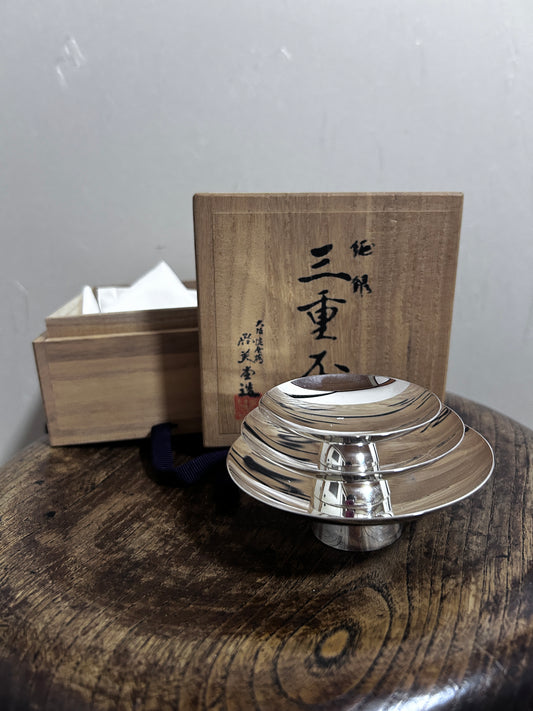 純銀　尚美堂造　三重盃　重さ142ｇ